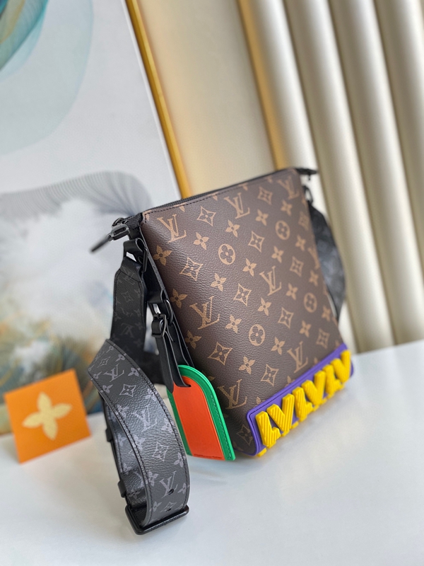 ルイヴィトンバッグ背面デザイン